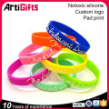 Top qualidade melhor vender pulseiras de silicone populares com logotipo e texto em relevo